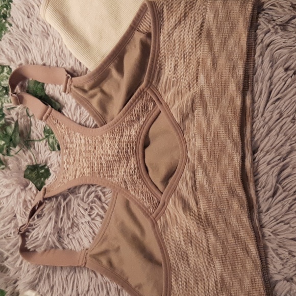 Set of Sports Bras Size XL - Picture 5 of 6